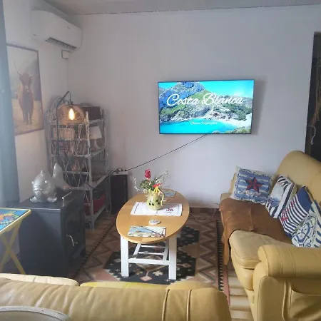 Holiday home Cactus House,2 Bedrooms,swimming Pool,parking,few Steps To Beach,wifi