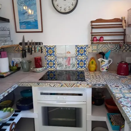Cactus House,2 Bedrooms,swimming Pool,parking,few Steps To Beach,wifi Holiday home