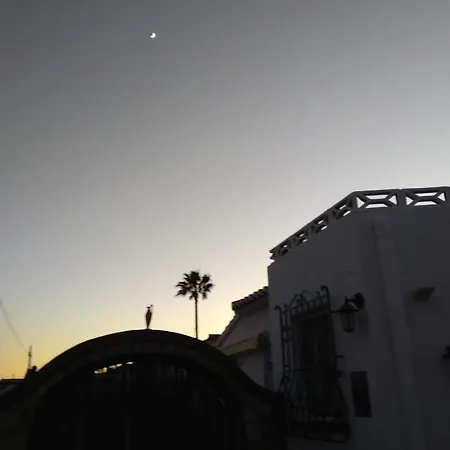 Cactus House,2 Bedrooms,swimming Pool,parking,few Steps To Beach,wifi بيت للعطل