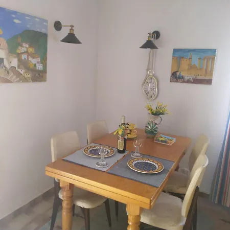 Cactus House,2 Bedrooms,swimming Pool,parking,few Steps To Beach,wifi بيت للعطل *